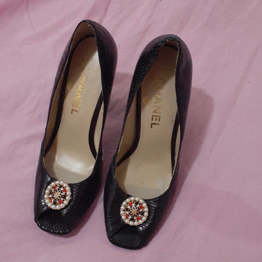 CHANEL Black High Heels with Pearl Pendant